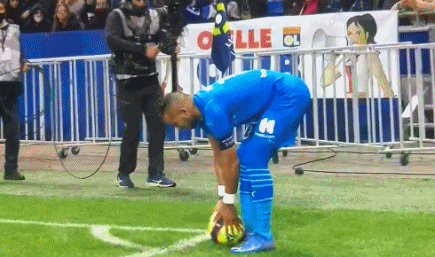 雷迪克：里夫斯正在联盟确立自己的定位，不会因东契奇而发生动摇