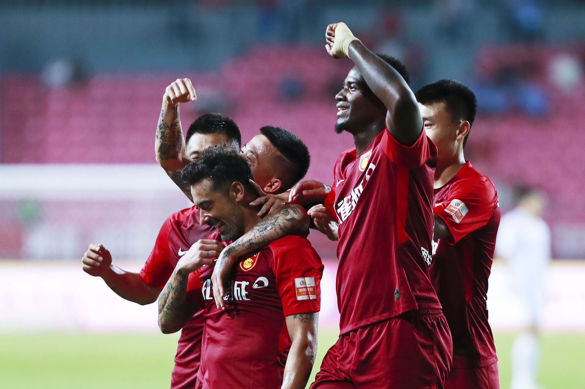 足球西甲主帅临场调整收获成效（西甲主帅临场变阵奏效）