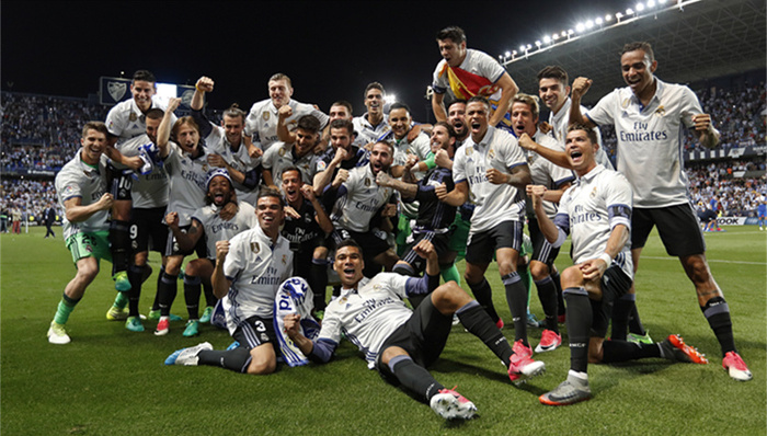 英超-利物浦2-0布莱顿，埃基蒂克双响萨拉赫助攻（英超：利物浦2-0布莱顿，埃基蒂克梅开二度，萨拉赫送出助攻）