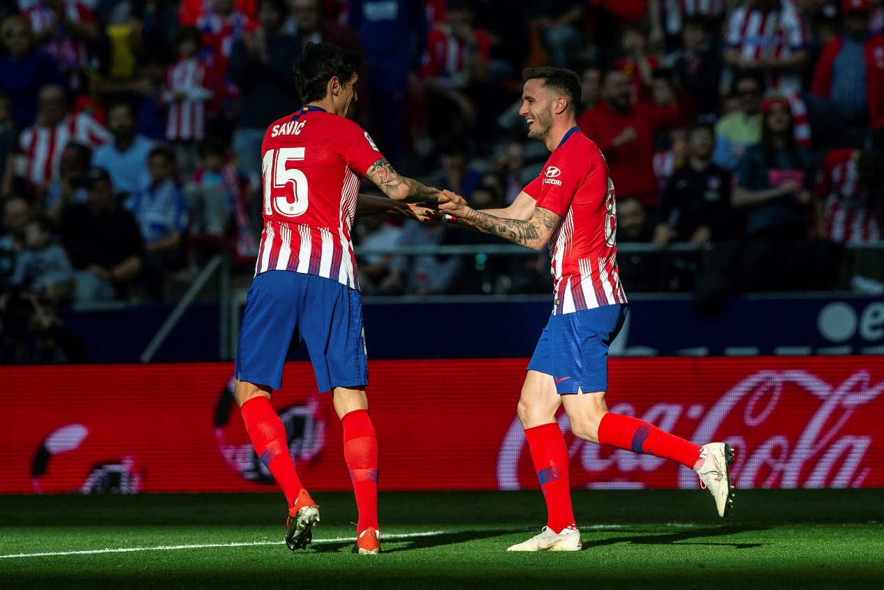 英超：曼联客场2-1击败莱斯特城（英超客场告捷：曼联2-1力克莱斯特城）