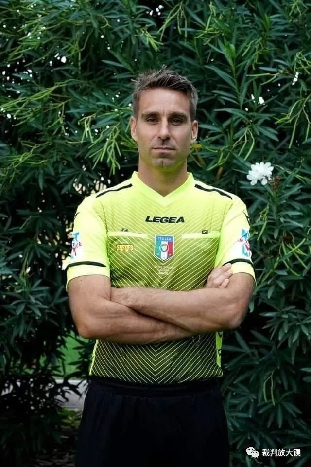 世体：马拉多纳84年国王杯决赛的巴萨10号球衣以15万欧售出（《世体》：马拉多纳1984年国王杯决赛巴萨10号战袍拍出15万欧元）