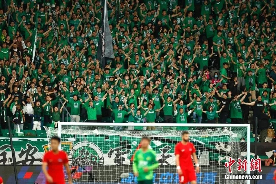 亚当·沃顿希望加盟有欧冠资格的新球队。（亚当·沃顿有意转会至具备欧冠资格的新东家）